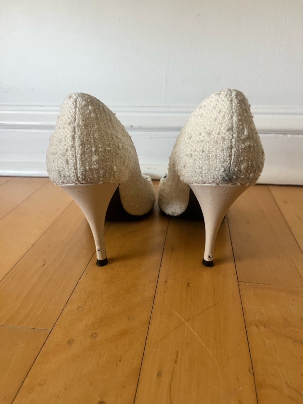 Saint Laurent Cream Tweed Pumps with Black Patent Toe - Picture 7 of 13
